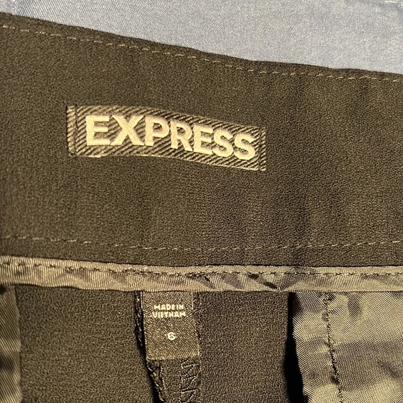 EXPRESS SHORTS - Picture 2 of 7